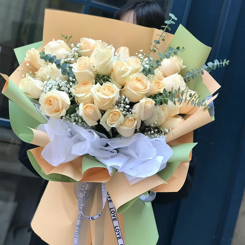 33朵香槟玫瑰满天星混搭花 同城配送 支持预约日期