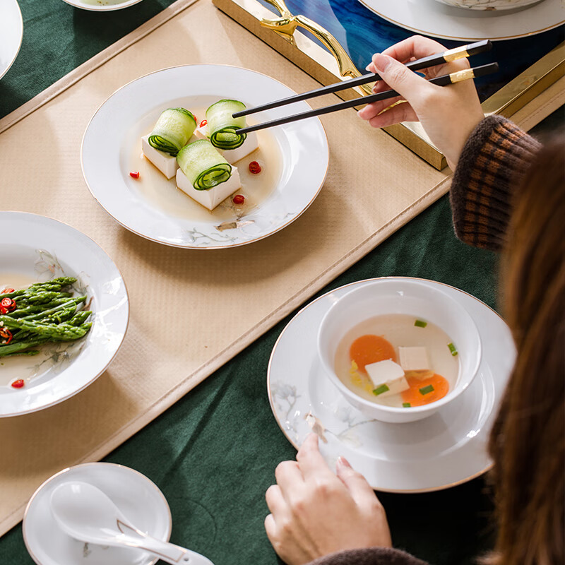 景德镇生平盛世26头碗碟套装如何呢？质量评分好么