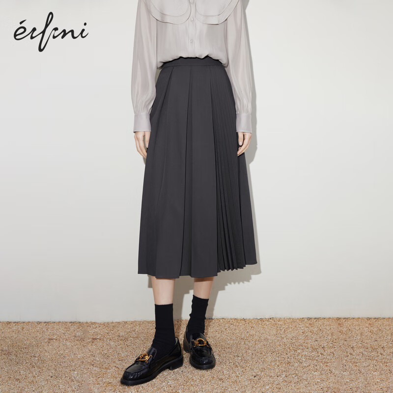 伊芙丽（eifini）2023春装新款高腰设计感不规则拼接灰色条纹百褶半身裙 夹花灰预售[11月23日]发 160/64A/M属于什么档次？