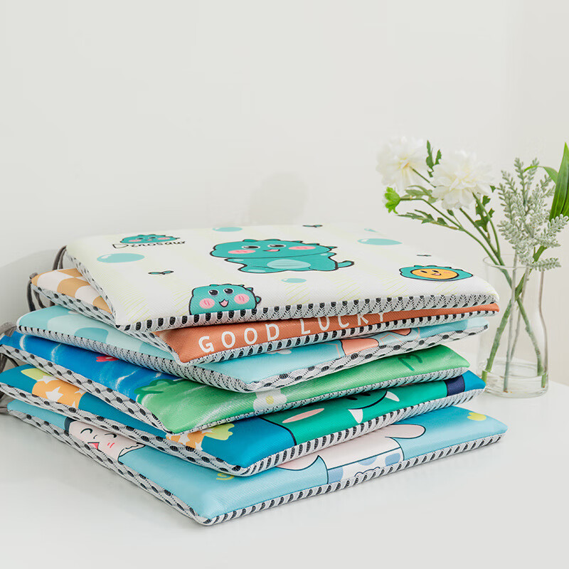 集物一册夏季透气坐垫久坐夏天冰丝凉爽透气椅子垫座椅垫学生凳子垫 小男孩 40*40*3cm