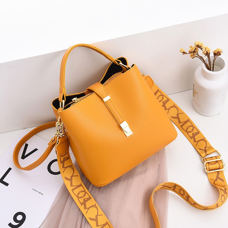 (kuqidaishu)单肩斜挎包女新款韩版百搭时尚女包网红宽带休闲小包包