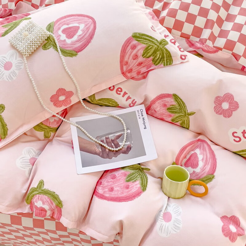 多兰诗（Duolanshi）磨毛四件套 春秋加厚保暖小清新宿舍卡通家用斜纹四件套 草莓派对 1.5米 床笠款 被套200*230 四件套