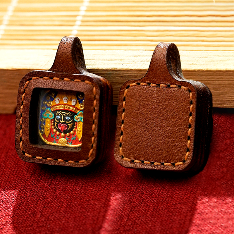 手绘擦擦唐卡手工皮壳扎基拉姆文玩吊坠挂件方形嘎乌盒皮套 扎基拉姆