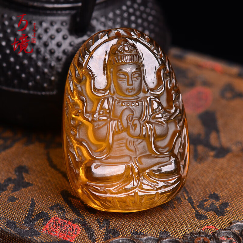 万境 深黄色大日如来菩萨生肖属猴羊守护神吊坠天然黄水晶本命佛龙年