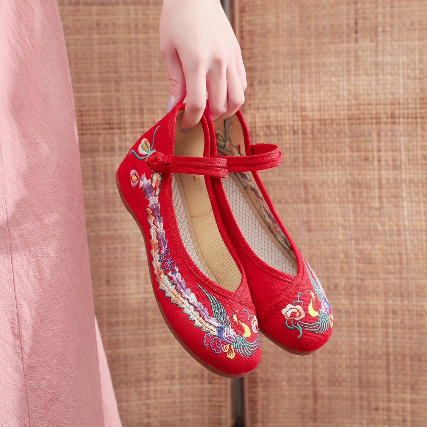 大唐喜乐牛苗族鞋子女布鞋民族风绣花鞋坡跟鞋红色婚鞋广场舞蹈鞋汉服