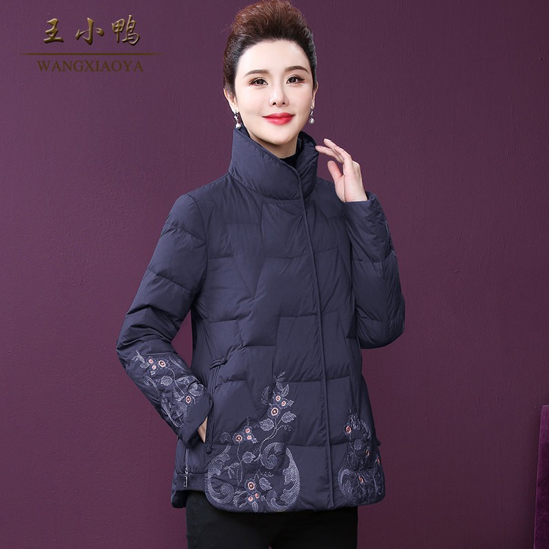 王小鸭羽绒服女士冬装新款复古刺绣白鹅绒短款立领时尚外套 藏蓝 l