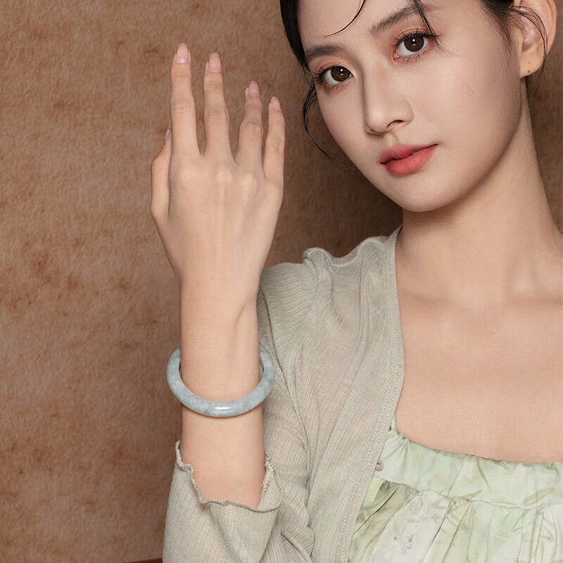 老凤祥翡翠手镯平安镯浅绿玉手镯缅甸糯种手镯送女友老婆七夕情人节礼物 58圈口翡翠手镯