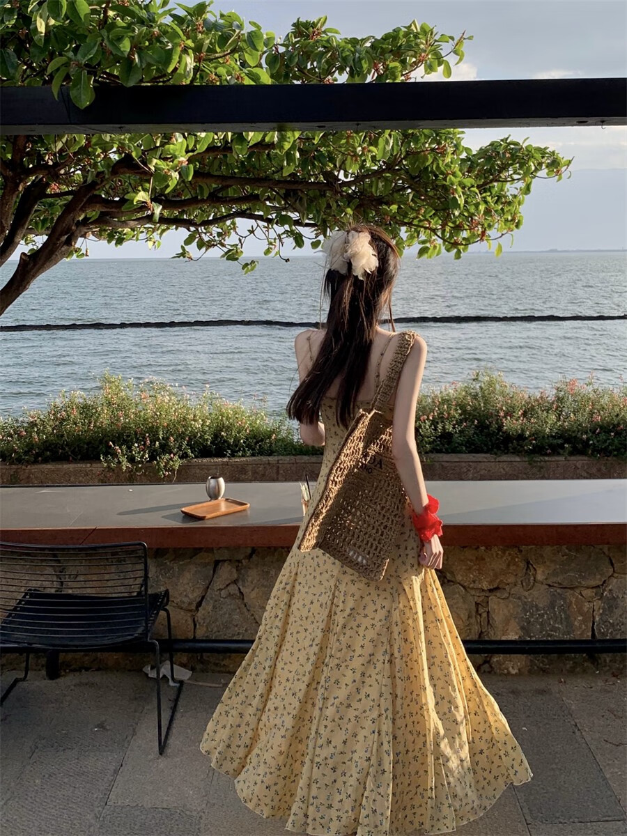 艾格吊带连衣裙子女装2024夏季新款小个子时尚修身显瘦海边度假风长裙