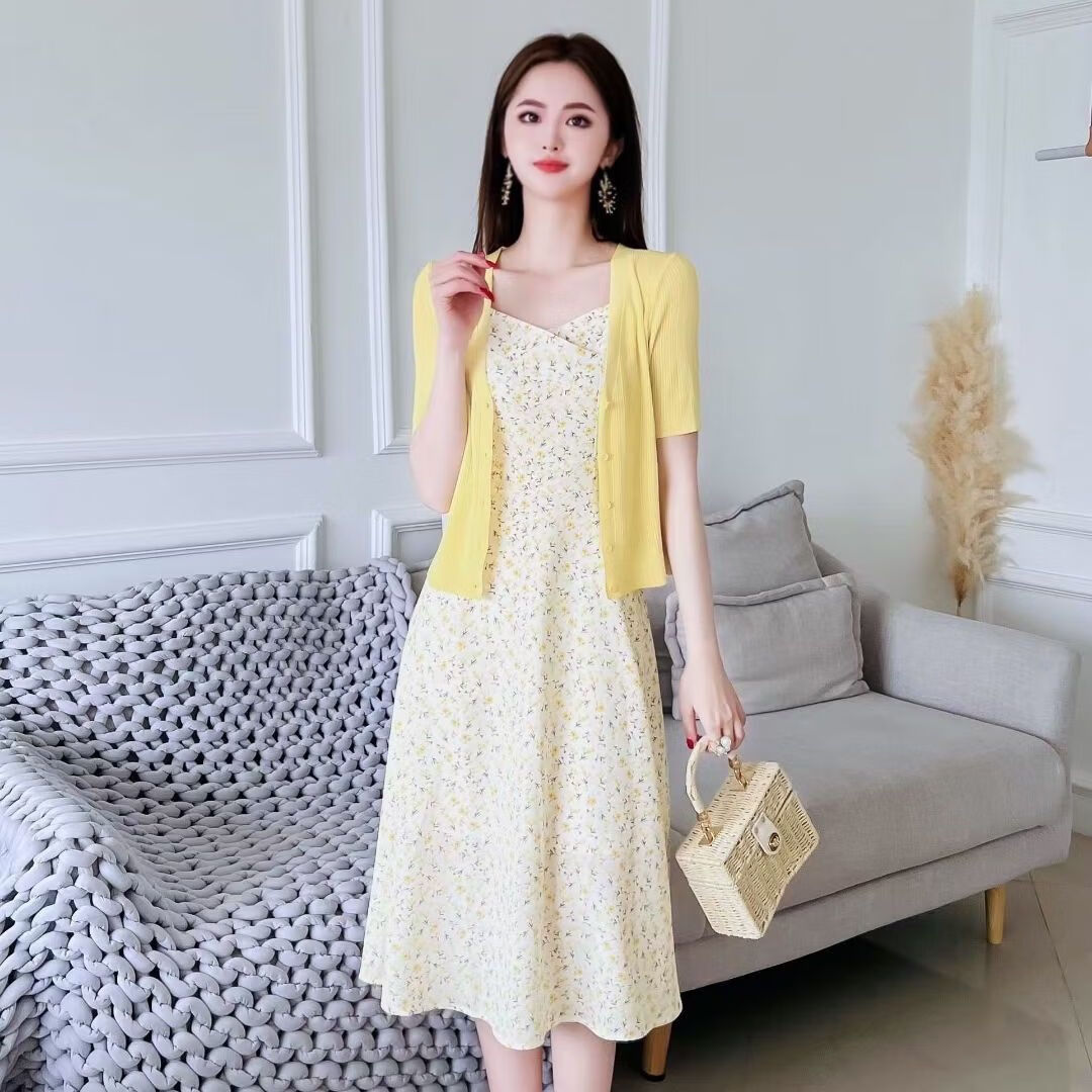 啾叮30-45一50岁女式碎花连衣裙减龄莲衣裙雪纺碎花吊带裙2023春 红色