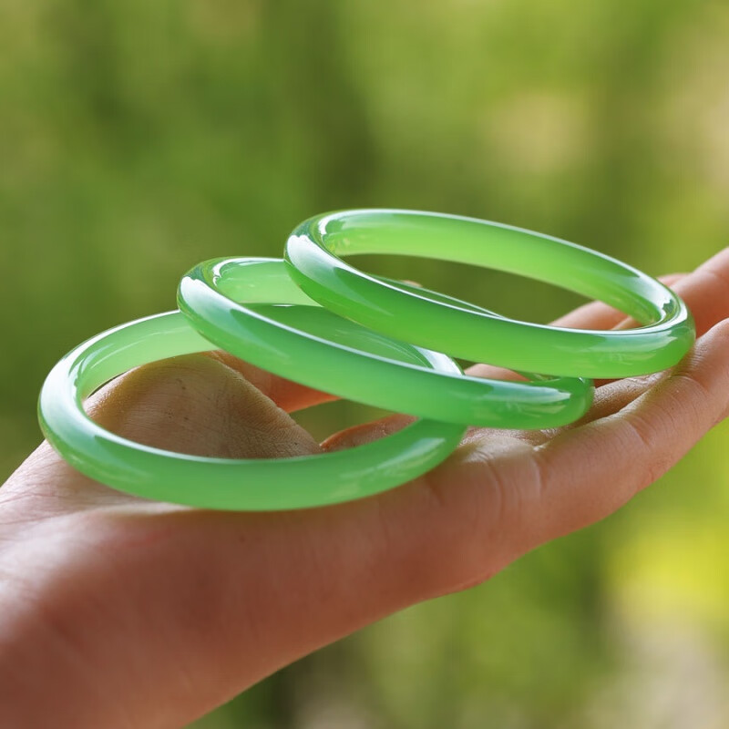 钻晨玻璃仿玉手镯仿碧玉绿色圆条乳化玻璃手镯会弹起的玻璃手镯外蒙料