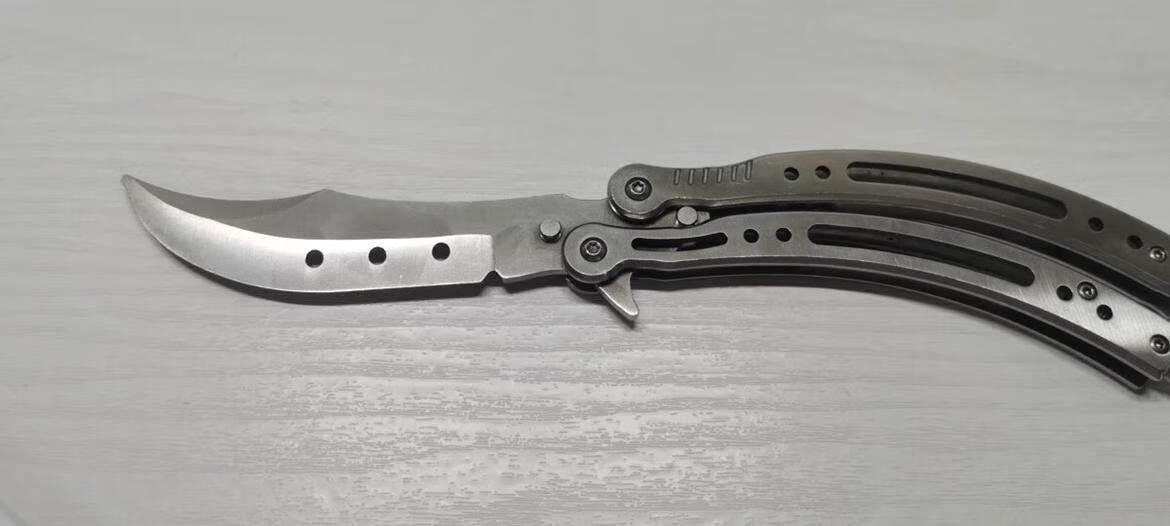 童梦姿曲柄csgo练习刀梳子刀新手蝴蝶弯刀甩手刀户外折叠刀现货 cs