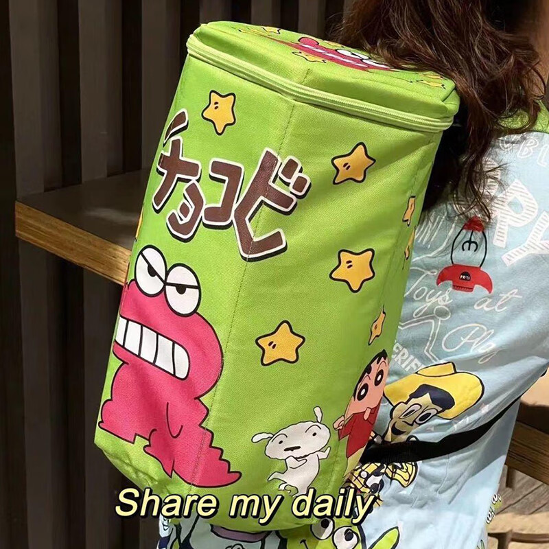 蜡笔小新书包搞笑原创小众蜡笔小新包包小饼干背包日系联名羽毛球