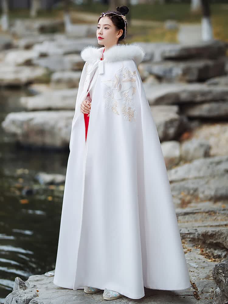 言汉服加绒加厚披肩毛领斗篷外套女秋冬季披风古装古风披肩毛呢斗篷