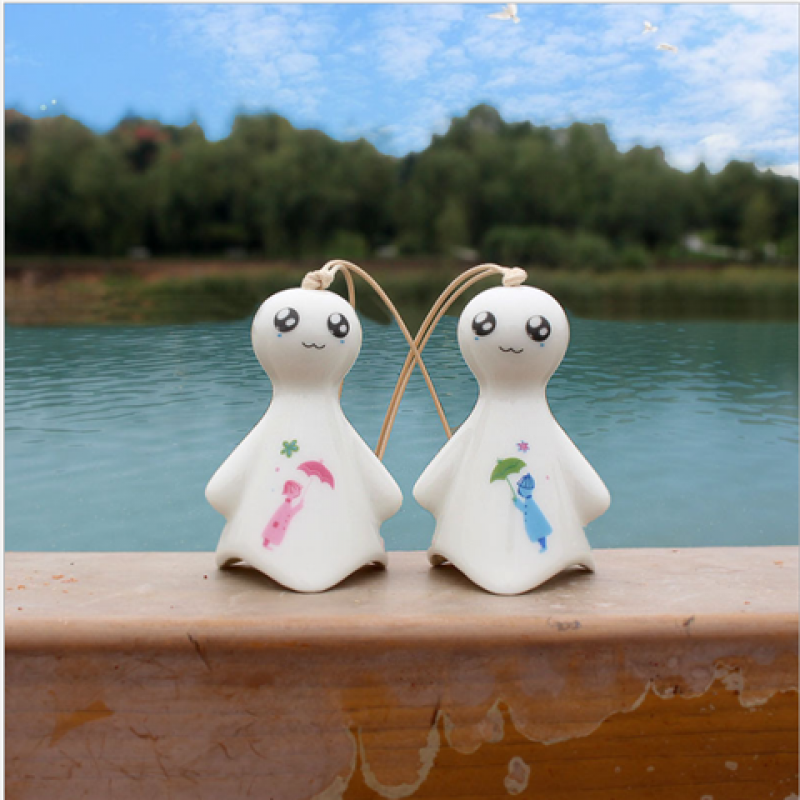 【精选】创意陶瓷贴花情侣陶瓷晴天娃娃风铃挂饰车饰家居饰品男女学生