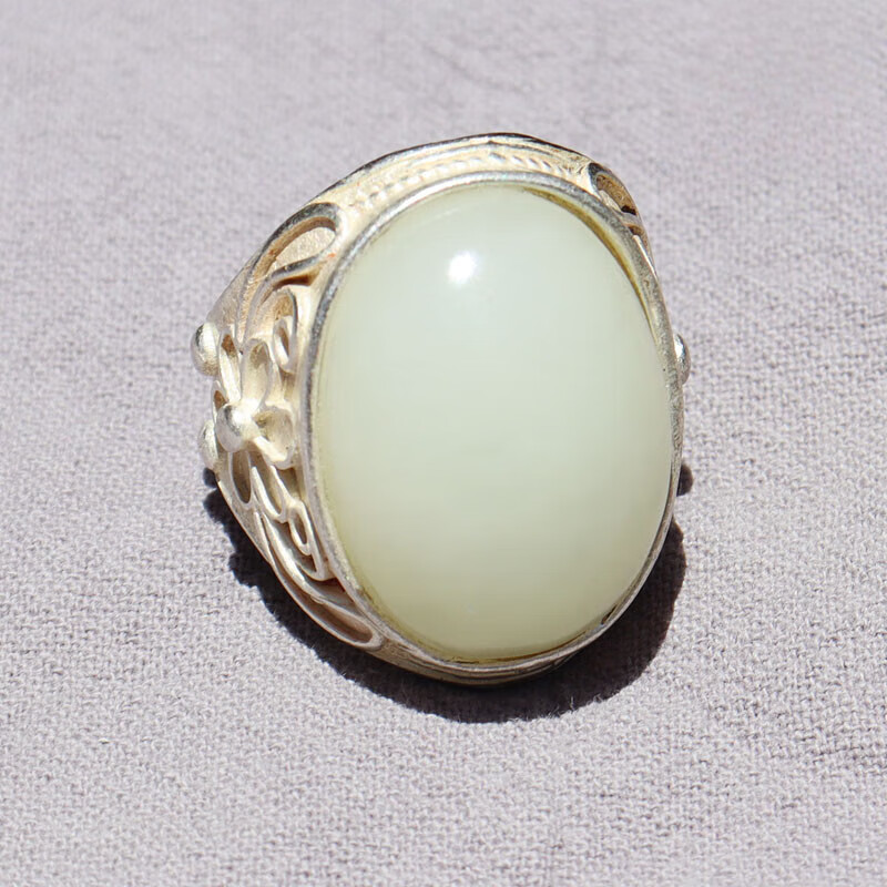 玉美和方言和田玉精品特色新疆且末高脂白玉厚装镶嵌藏银男女豪华戒指