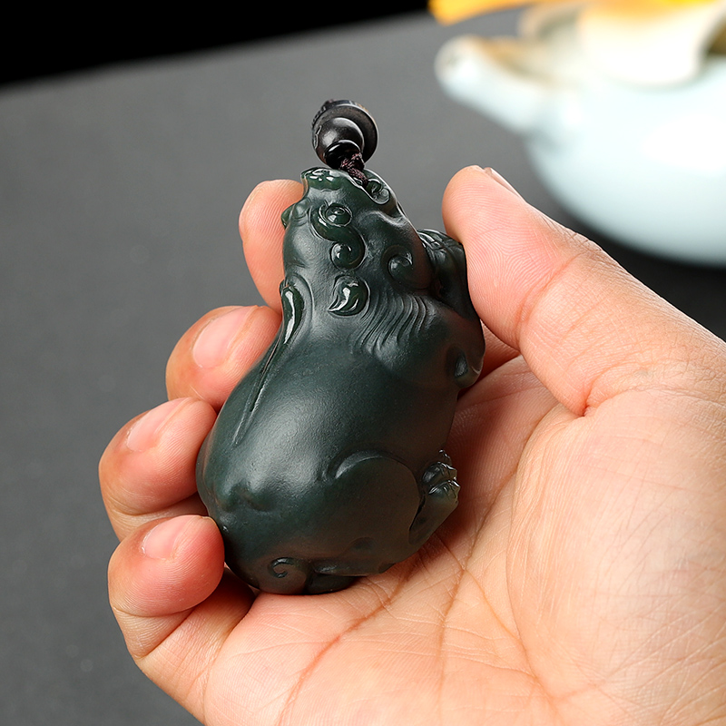 把件男塔青玉皮丘玉石挂件随身把玩件手玩件 和田玉貔貅手把件款式一