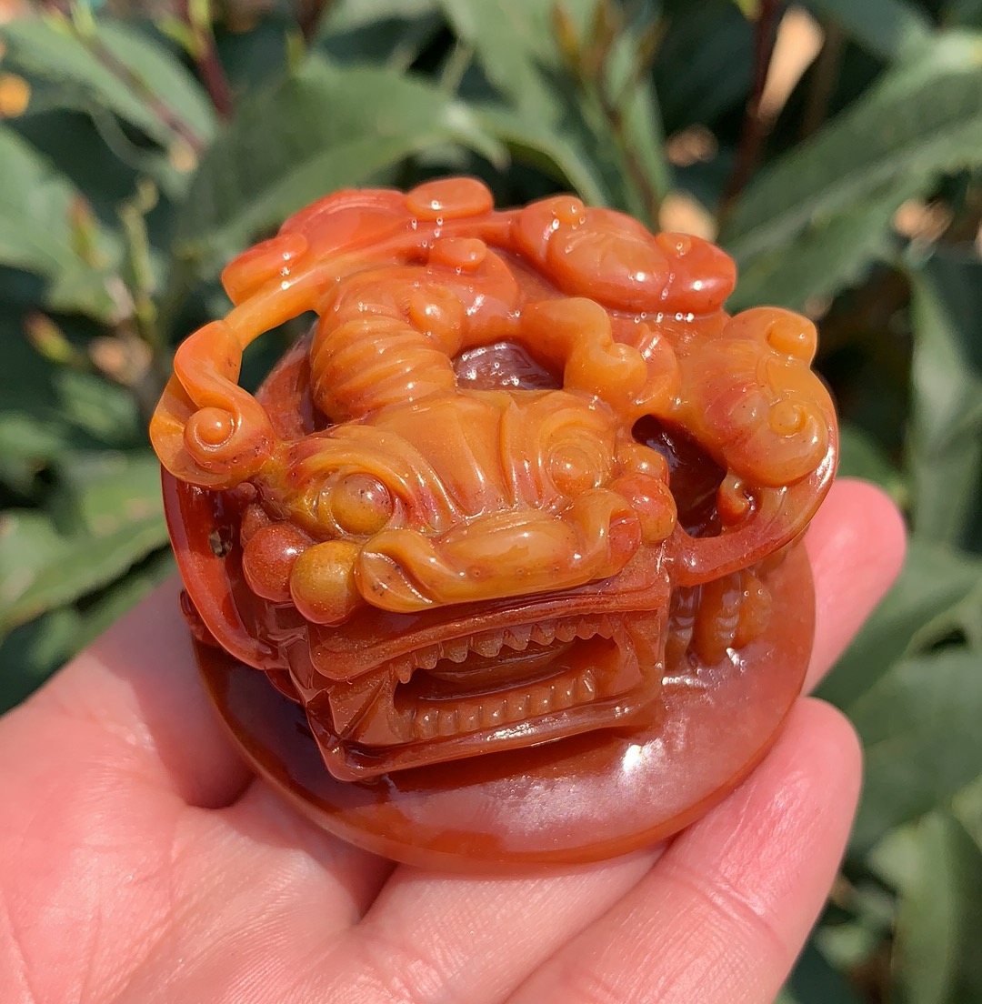 宝钰(k&k)黄龙玉鸡血红金沙阴阳眼精雕霸王貔貅手玩摆件证书