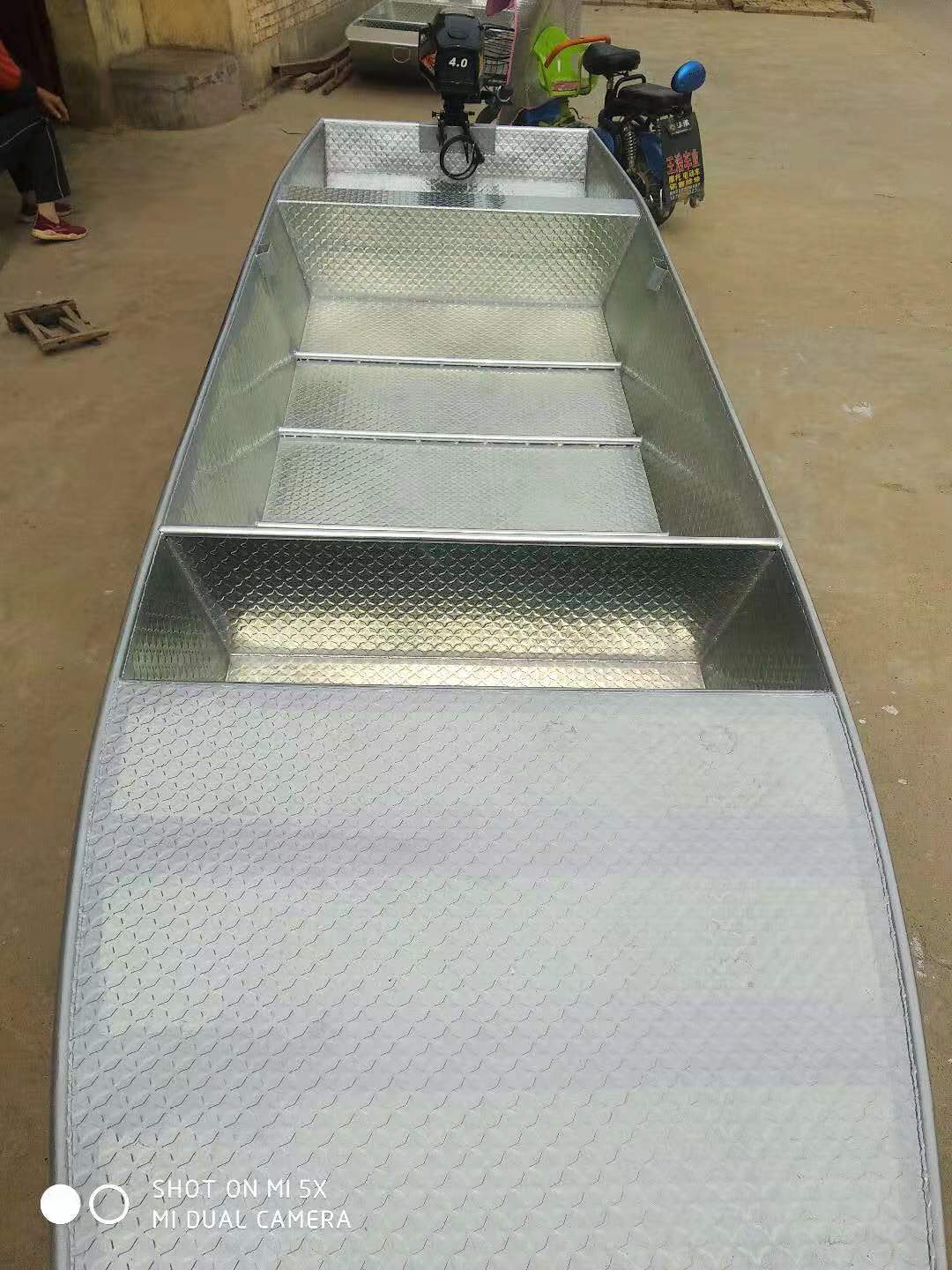 加厚新款铁皮钓鱼船渔船养殖打鱼铁船小型船撒网游艇可配推进器 长3米