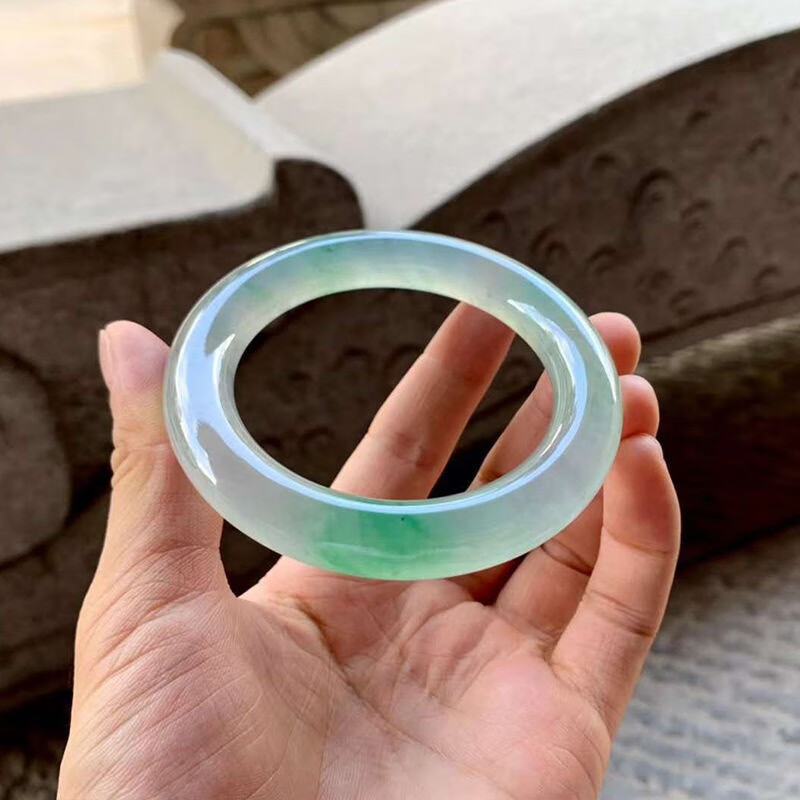 珠佩丽玻璃种翡翠手镯翡翠手镯女冰种飘绿圆条女玉镯正圈晴水高冰玻璃