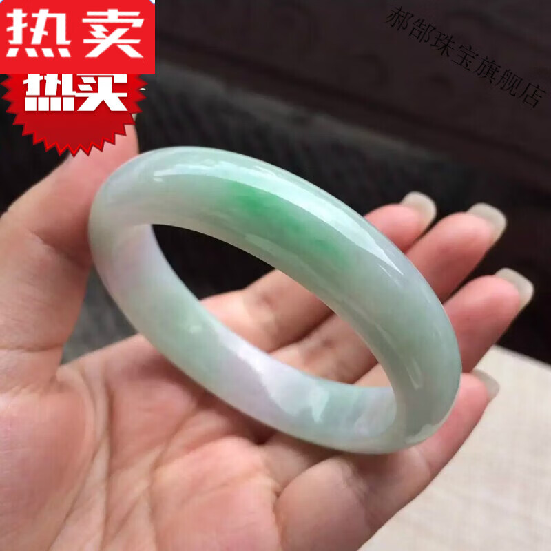 香港翡翠手镯多少钱一个(香港翡翠价格比内地便宜吗) 第2张