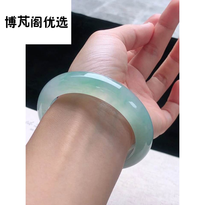 冰种翡翠价格是多少一克,冰种翡翠手镯的价格-第2张图片-翡翠网 冰种翡翠价格是多少一克,冰种翡翠手镯的价格-第2张图片-翡翠网