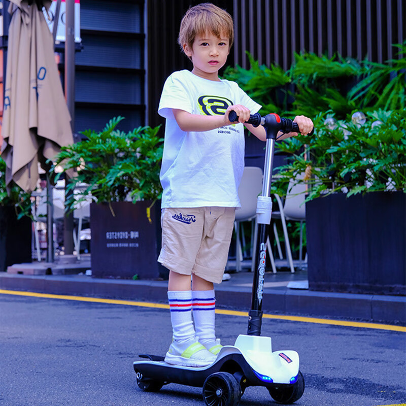 三轮滑板车电动电动式宝宝滑板车6一12岁极限踏板车子梦想代步车三轮