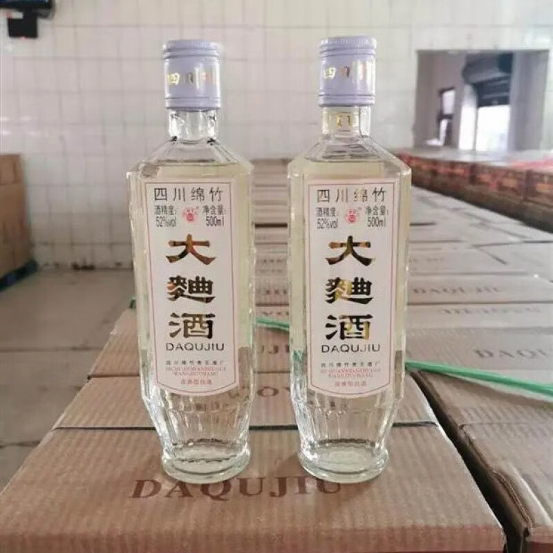 低价处理02年陈年老酒四川绵竹大曲一箱十二瓶