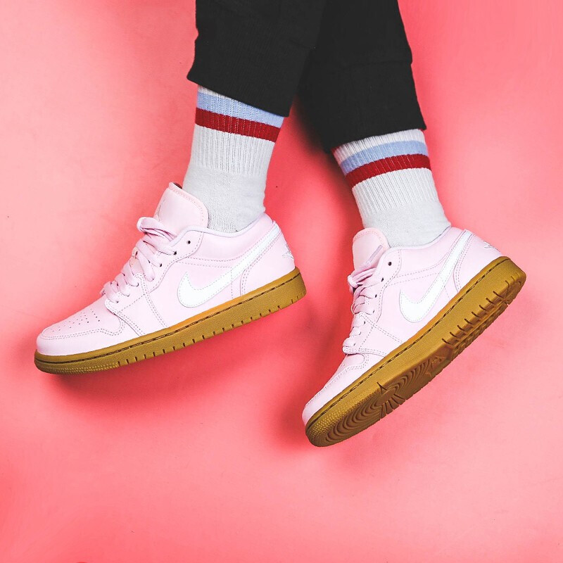 耐克(nike)新款女鞋air  jordan  low  aj1 低帮运动篮球鞋 dc0774