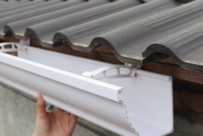 京臣定制屋檐雨水槽pvc成品天沟檐沟别墅阳光房彩钢接水槽塑料天沟雨