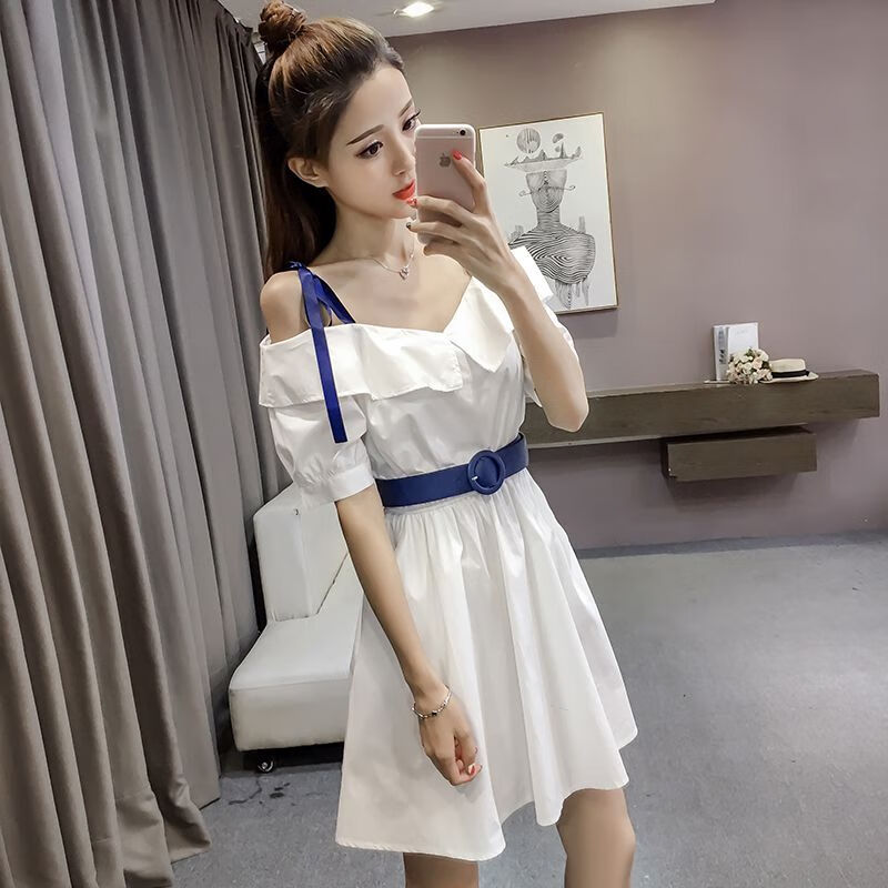希尾大学生20岁女孩穿的连衣裙白色一字肩初恋女甜辣风裙子辣妹吊带裙