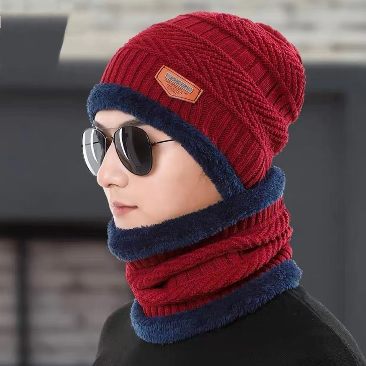 三角标红色(帽子 围脖)