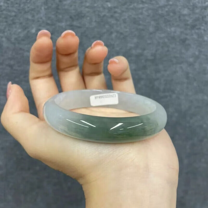 翡翠玉镯品牌排行前十名：这10款质地上乘，佩戴舒适又美观-图片6