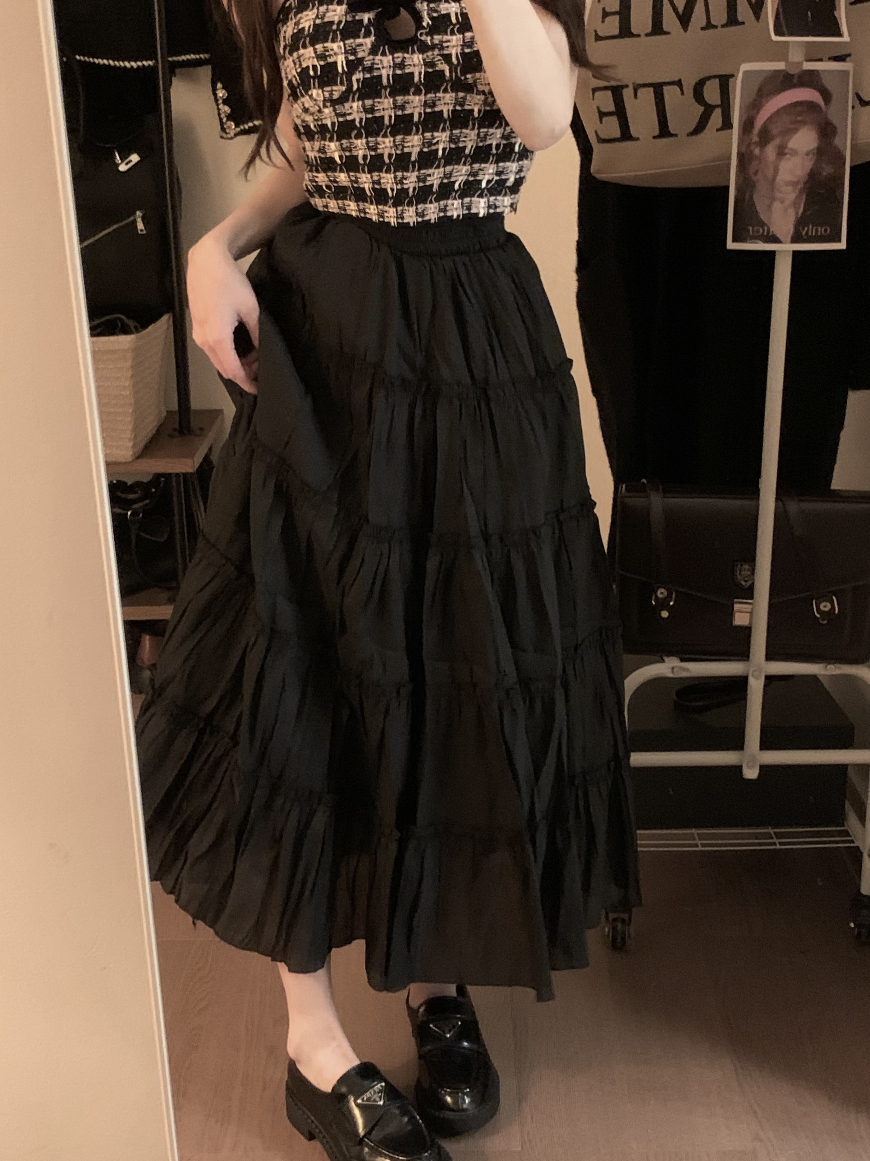 法式小众时尚蛋糕裙子女装早春季2024年新款高腰a字中长款半身裙 黑色