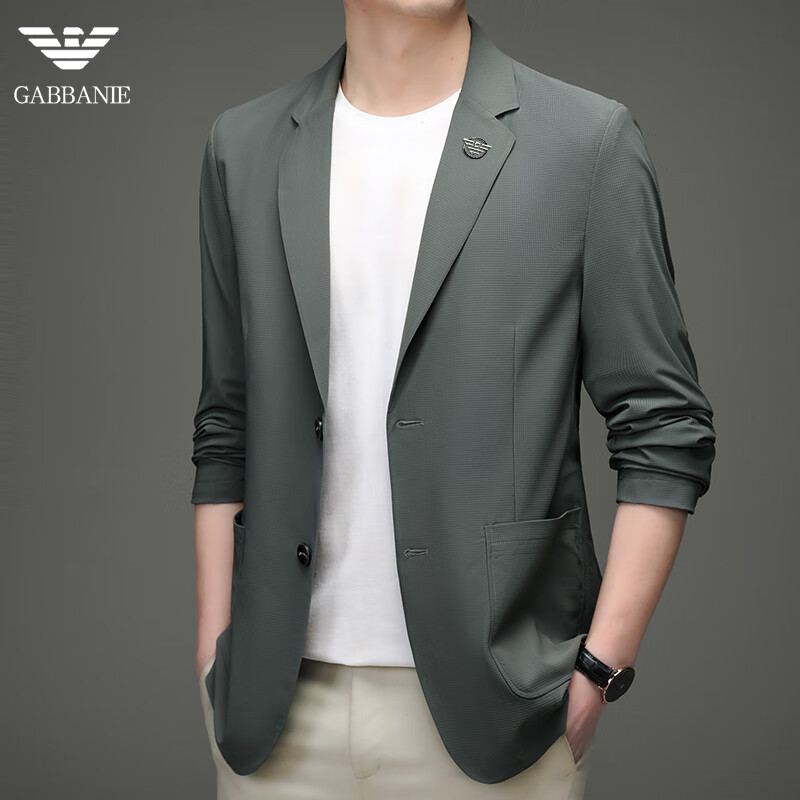 阿玛尼复刻西服怎么样_阿玛尼复刻西服