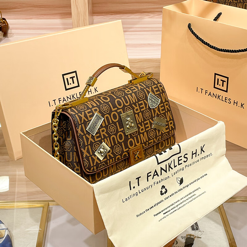 lvboying香港真皮女包2024新款高级复古手提邮差包休闲百搭斜挎单肩包