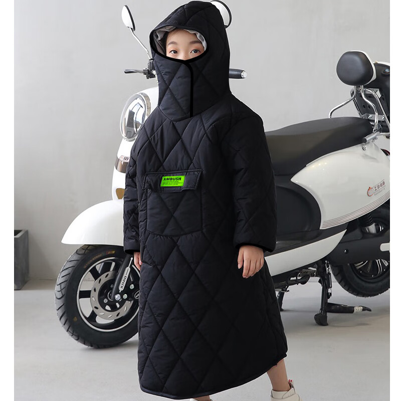 山头林村穿在身上的挡风被 挡风被后面带孩子 电功车穿在身上的档分被