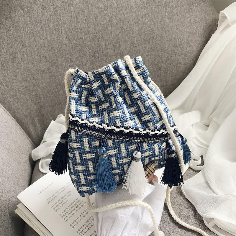潮酷而丹原創(chuàng)漢元素古風(fēng)包包女漢服復(fù)古流蘇包袋單肩斜挎包編織百搭水桶包 藍色