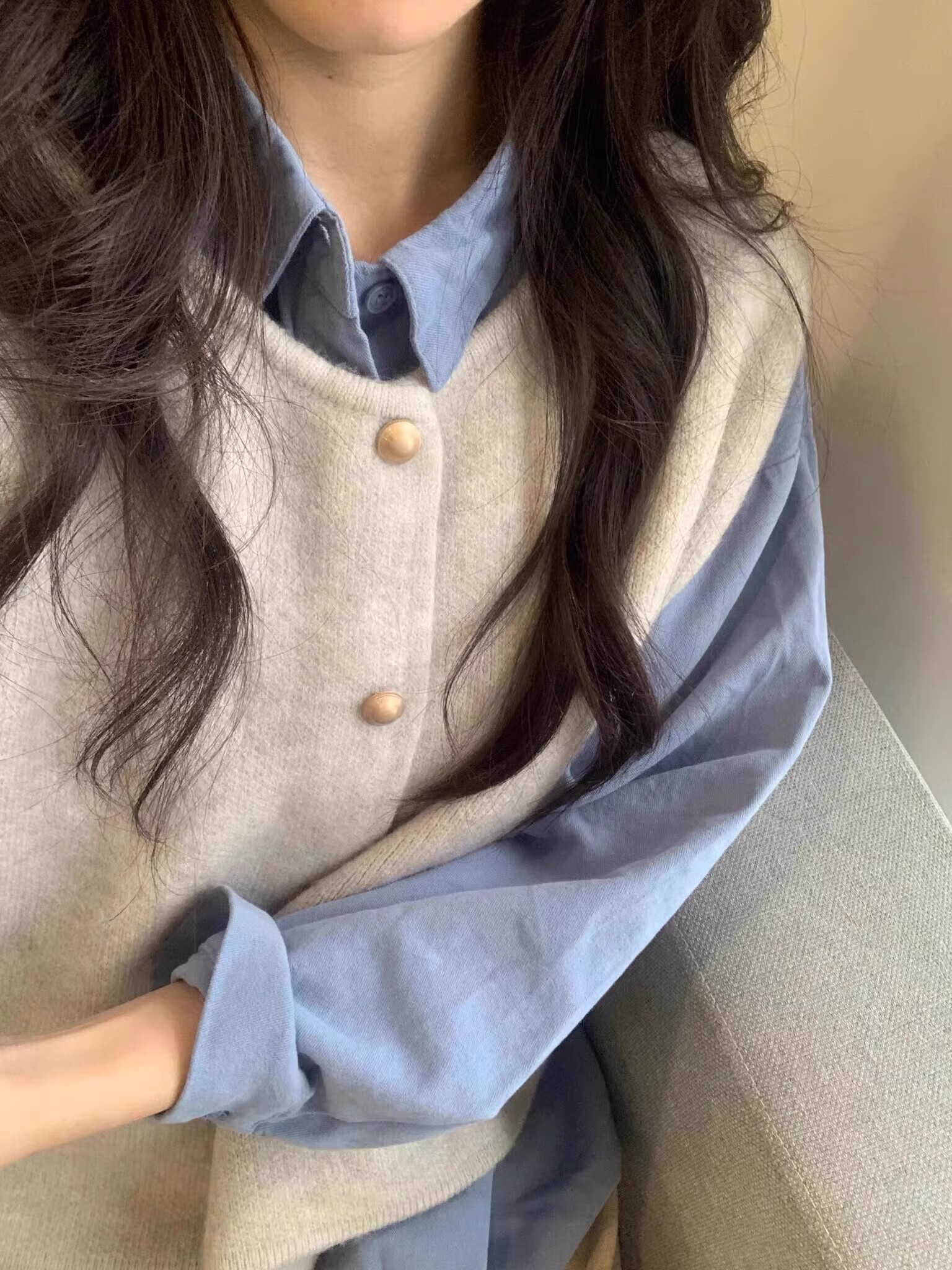 arpgnhn韩系小金扣子单排扣圆领显瘦针织马甲背心女季叠穿温柔系上衣