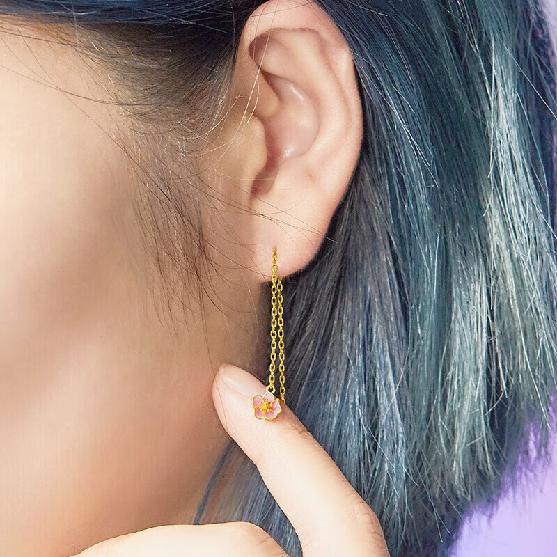 菜百首饰 黄金耳饰 桃气满满粉色元气桃花耳坠 计价 约1.50克