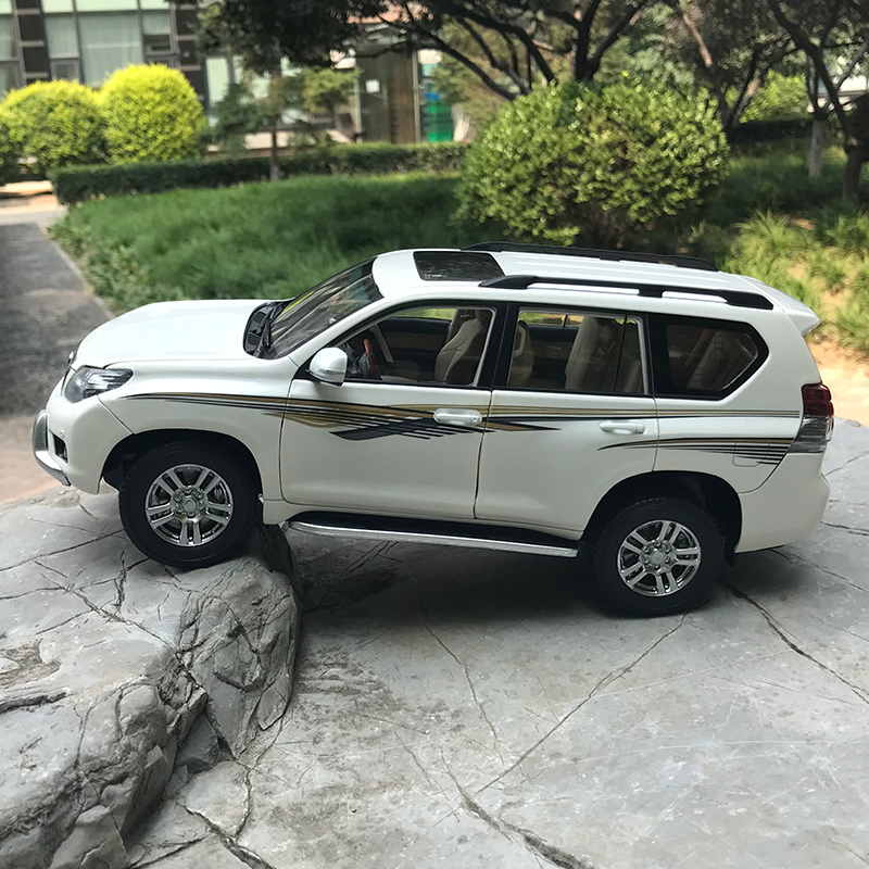 丰田普拉多汽车模型新霸道越野车 suv lc200 合金汽车模型1:18 白色