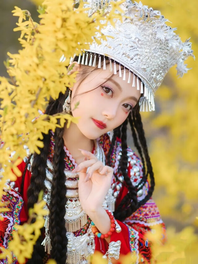 苗族服装女装云南少数民族舞艺考演出服新款苗族盛装夏季套装贵州苗族