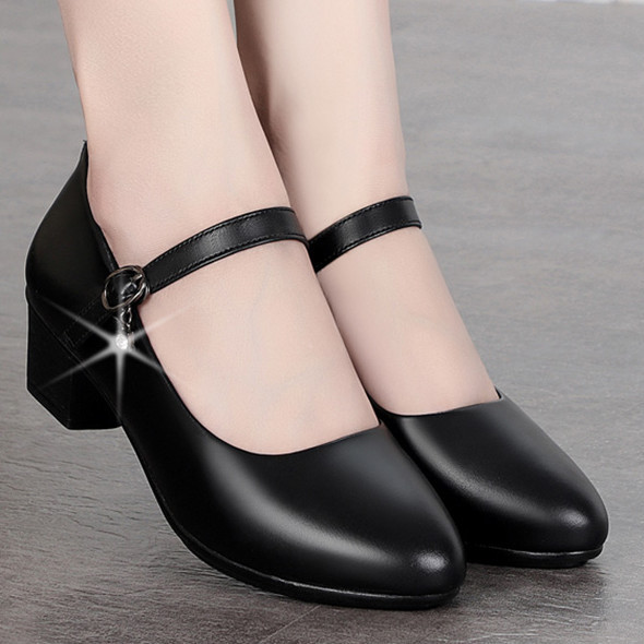 妈妈跳舞软面软底皮鞋广场舞女鞋妈妈鞋单鞋软皮软底舒适中跟中年女鞋