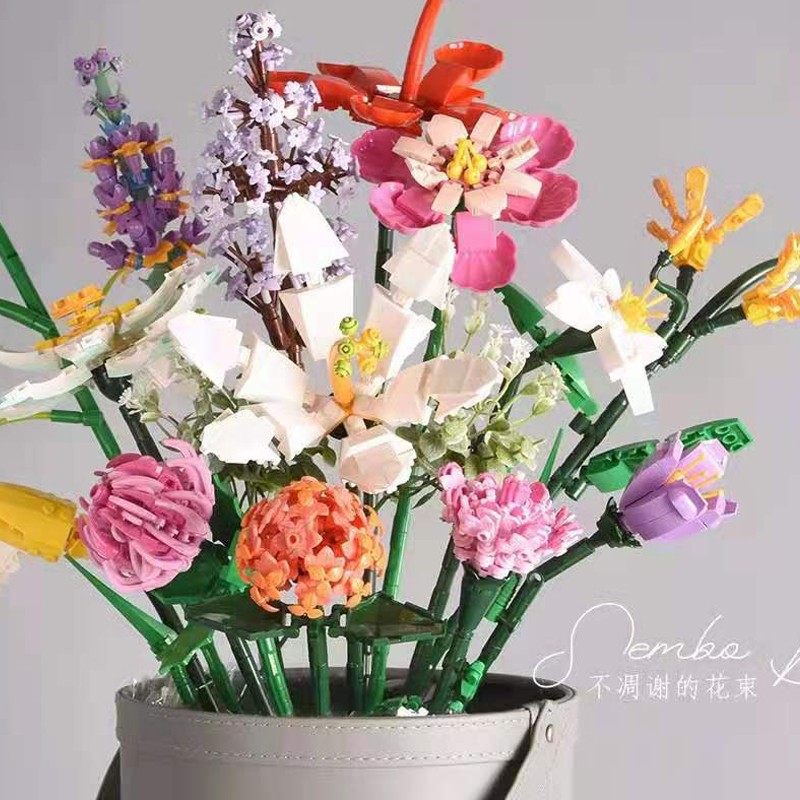 森宝积木花束手工diy创意永不凋谢山姆花拼插家饰摆件情人节教师节礼物 3支盲盒不重复 配陶瓷磨砂花瓶49元 需用券 聚超值