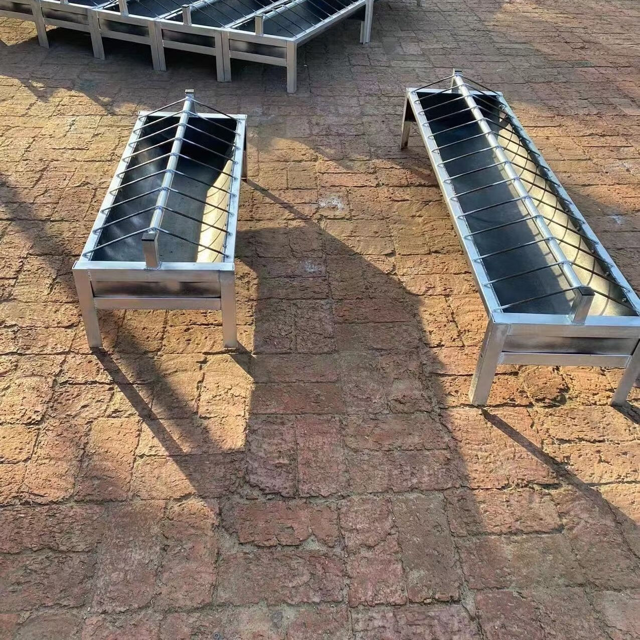 畜牧满焊接小羊羔补料槽免组装 喂羊食槽羊羔开口料槽 输送带底成 一