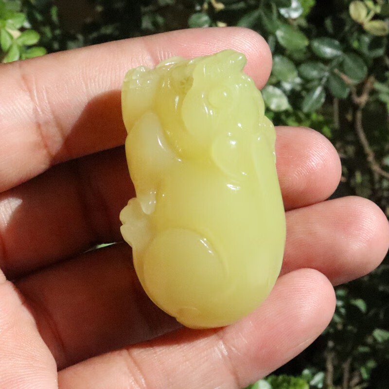 随峰精品辽宁标本岫玉老熟油润鸡油黄玉巧雕貔貅吊坠手把件n
