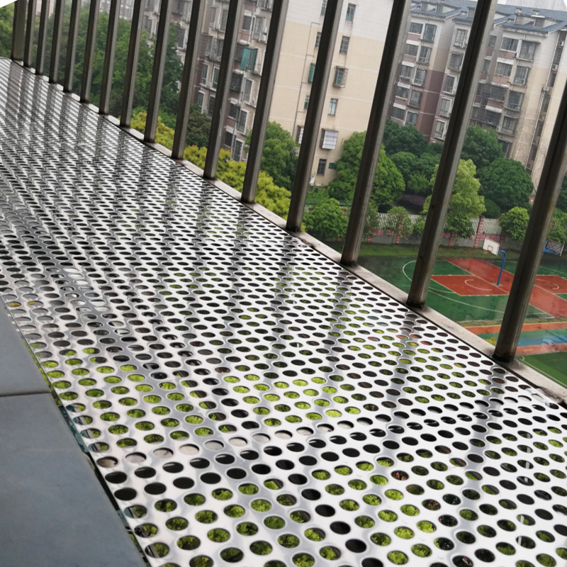防护栏垫板 防盗窗垫板304不锈钢阳台防护网护栏窗台防坠冲孔钢板防盗
