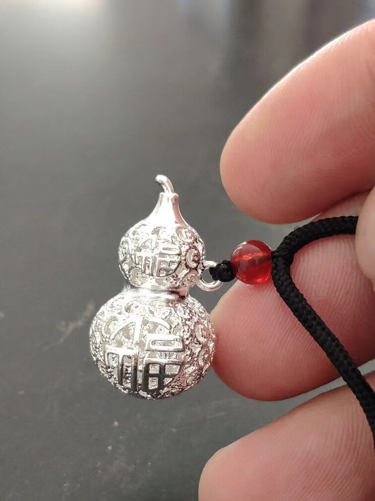 银色镂空福字护身葫芦