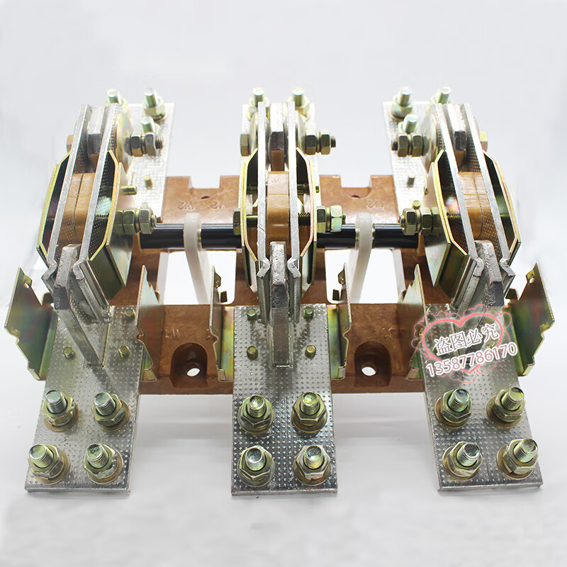 hd13bx-1500/31 1500a旋转式刀开关 带灭弧罩 柜外操作中央手柄