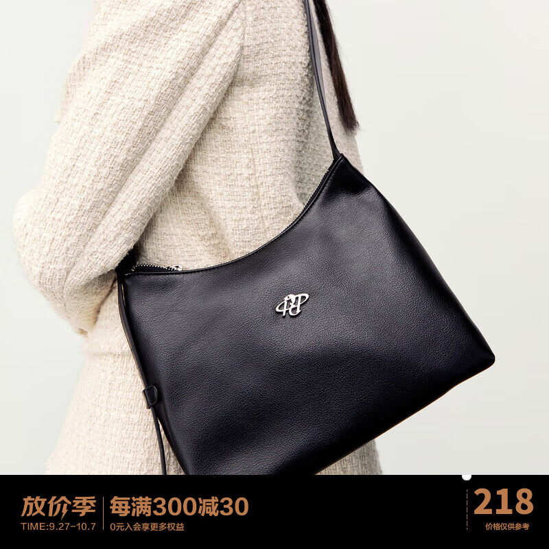 太平鸟时尚个性两背包2023春季新款腋下包百搭单肩女士包包 黑色 B使用感如何?