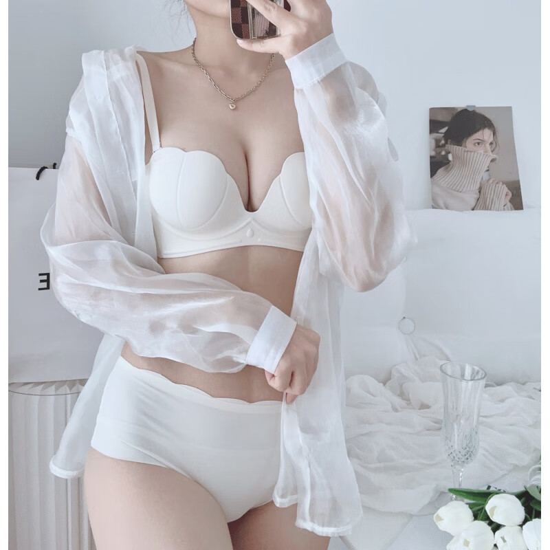 LIONGHEY小胸聚拢收副乳舒适无钢圈防滑内衣女隐形文胸罩纯欲无痕文胸 奶白色【套装】 34/75(AB通杯)属于什么档次?